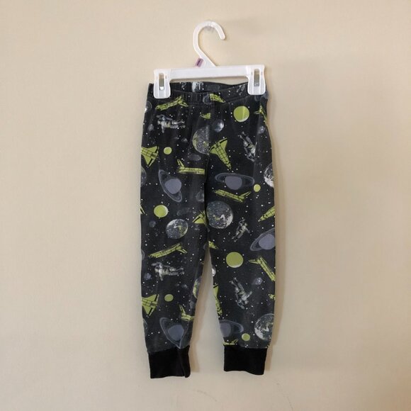 Bundle of Graphic t shirt and long sleeve shirt with sweatpants - Picture 16 of 16